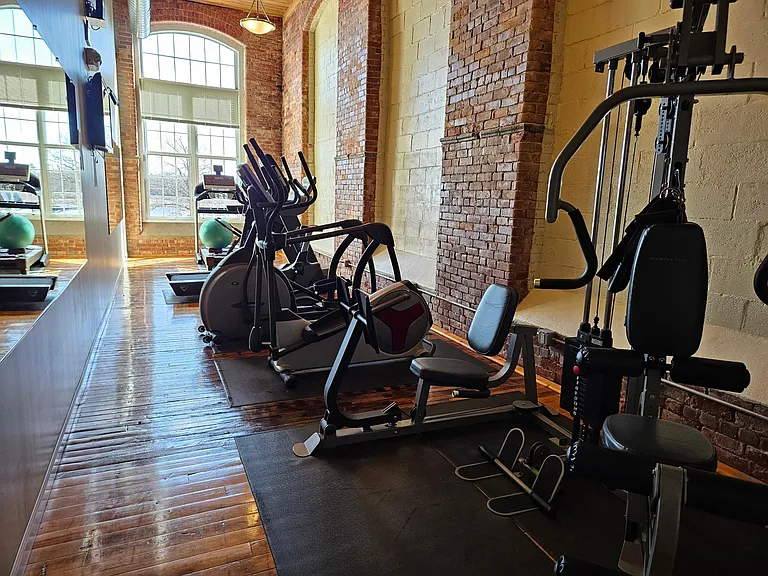 Victoria Riverside Townhouse Lofts — Photo 51