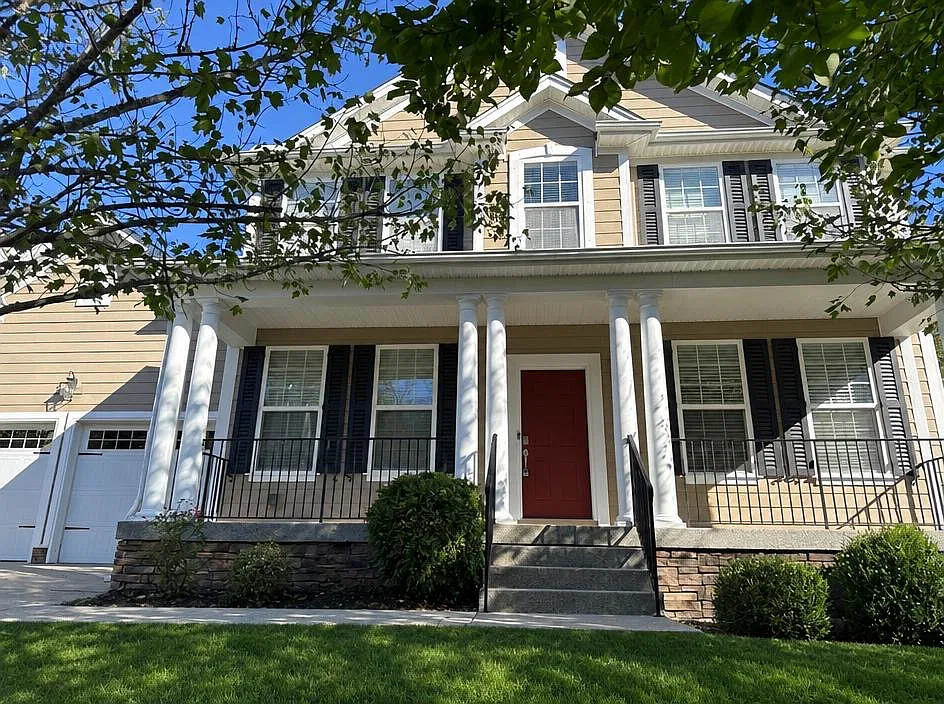 4 bed, 2.5 bath, 2684 sqft, $3,100 — Photo 2