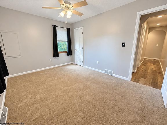 30th image of 13 Silver Maple Ln