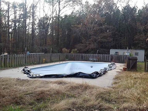 4th image of 8004 Marilyn Dr
