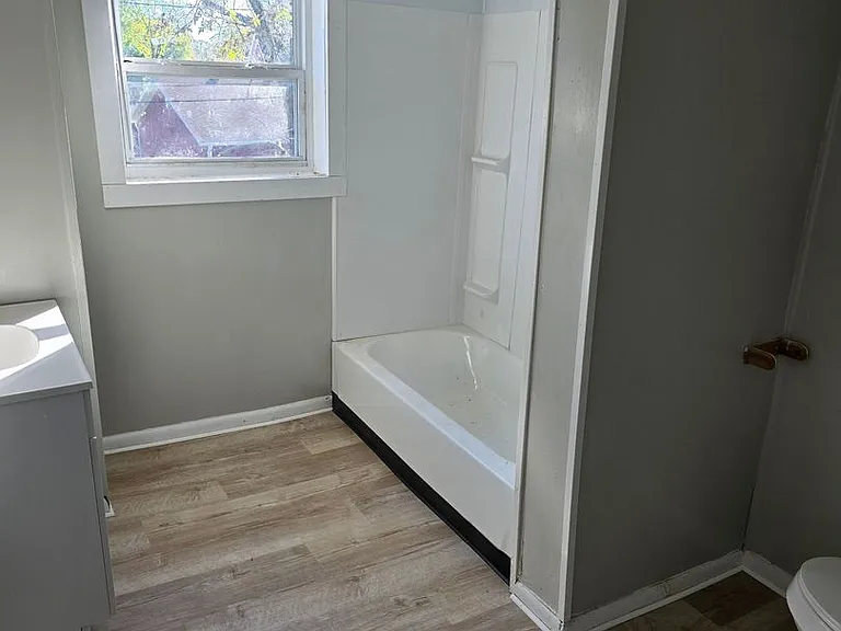 1521 & 1521 1/2 E Kirby Ave (AARC Management, LLC) — Photo 21