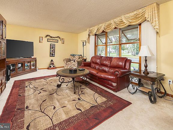 5th image of 61 Benson Ave