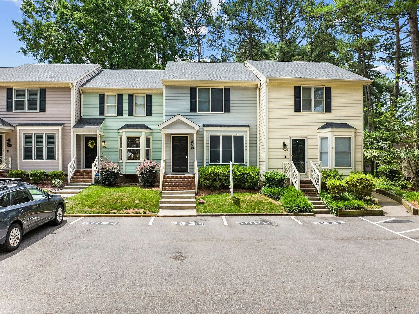 Updated and Adorable! 2 Bedroom Townhome in N/E Raleigh near REX, Glenwood, & Crabtree - Pet Frie... — Photo 1