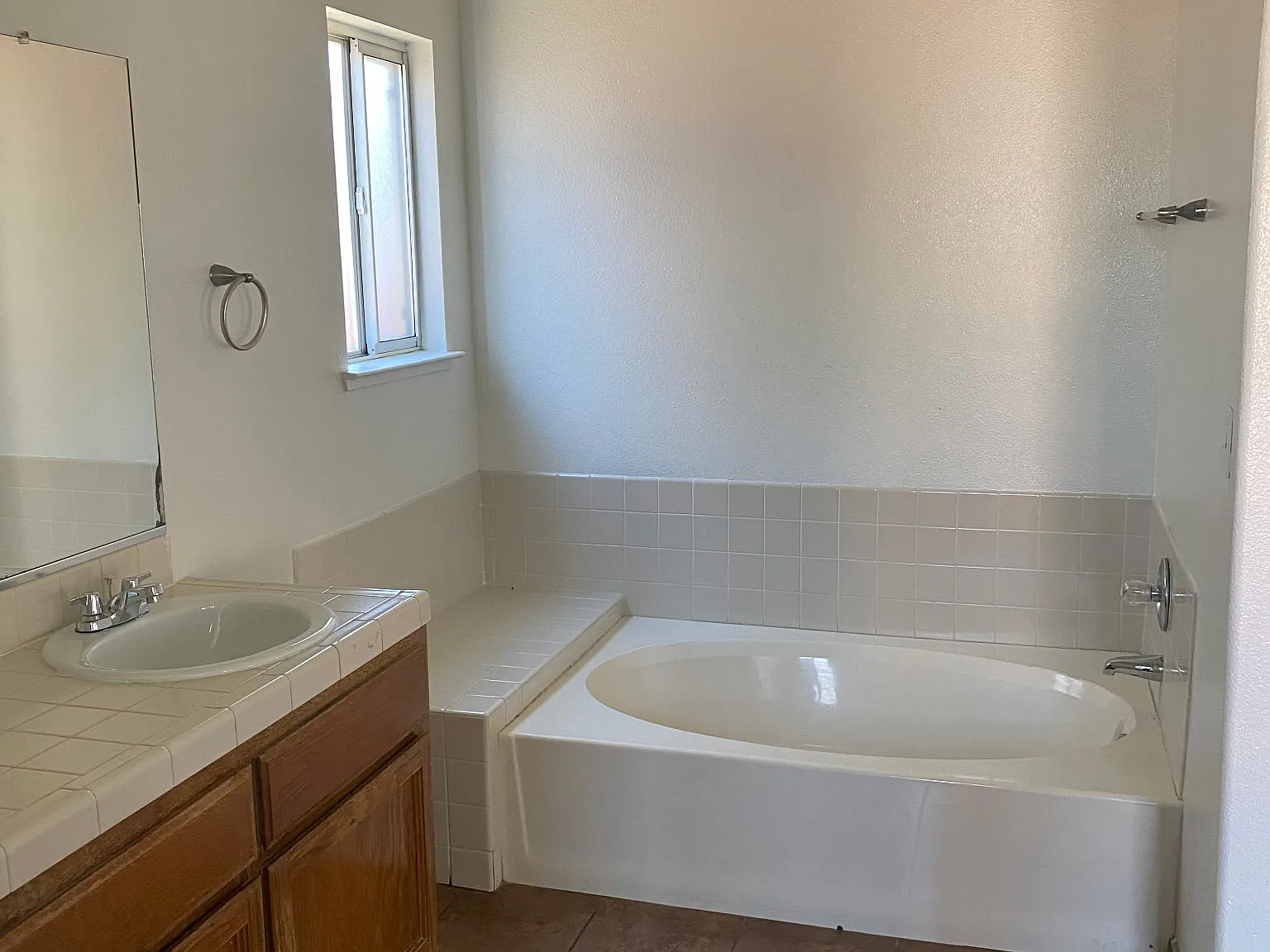 4 bed, 1700 sqft, $2,400 — Photo 3