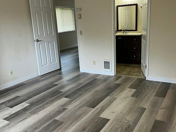 5th image of 5928 Seahurst Ave #B