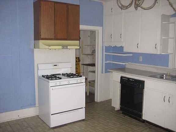 4th image of 9 W Timber Dr #W