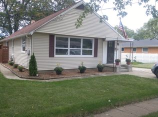 411 Hickory St, Three Oaks, MI 49128