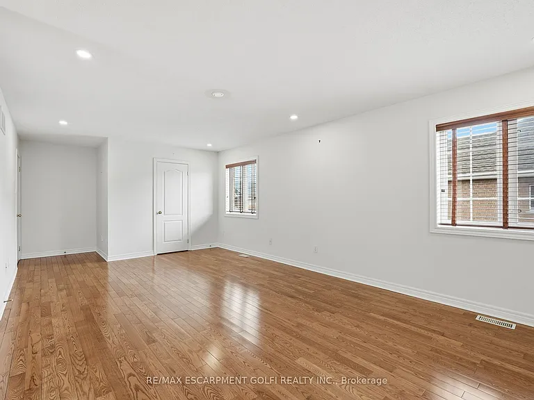 100 Springstead Ave — Photo 17