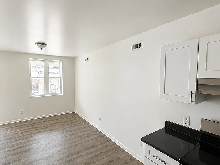 125 N Wilton St — Photo 3