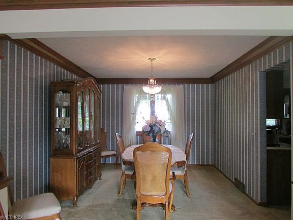5th image of 7783 Edgewood Ln