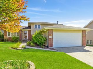 1932 Connie Dr, Crest Hill, IL 60403