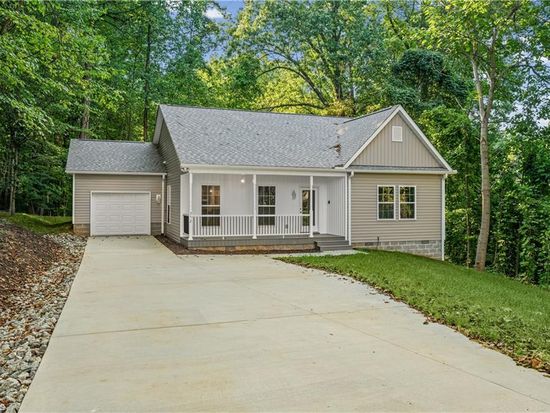 312 Della Dr, Winston Salem, NC 27105