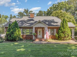 418 W 9th St, Newton, NC 28658