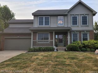 9100 Ambergrove Dr, Howell, MI 48843