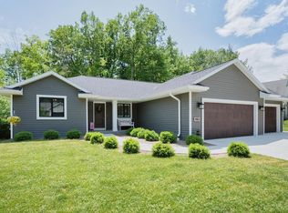 883 Cobblestone Dr, Howards Grove, WI 53083