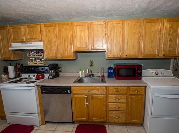 2nd image of 930 Lancaster Dr