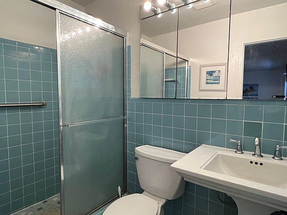 5th image of 220 NE 18th Ave #3
