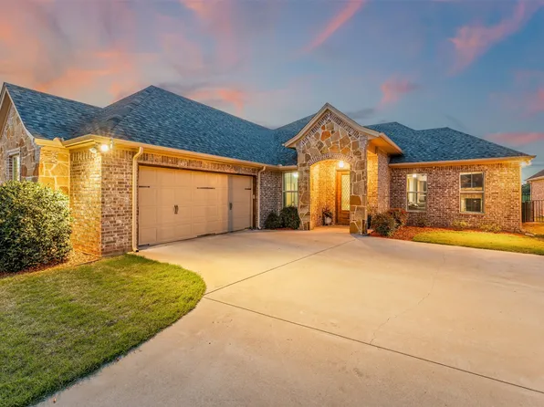 311 Paddle Boat Dr, Granbury, TX 76049