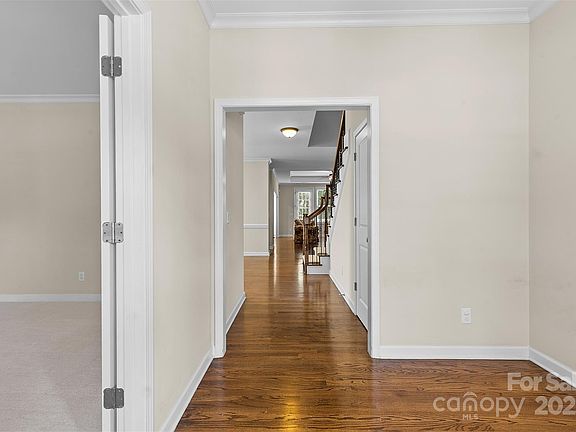 4th image of 16281 Reynolds Dr