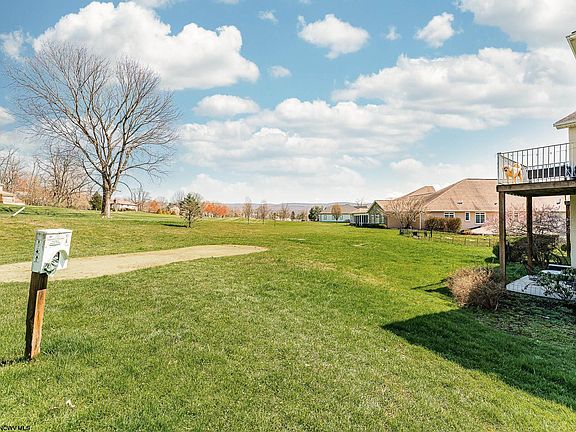 5th image of 109 Mountain Golf Dr