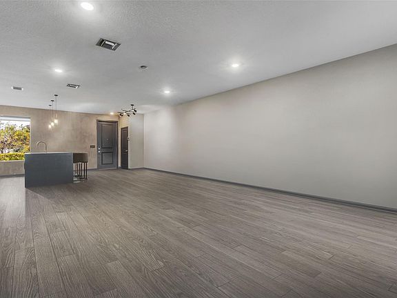5th image of 389 NW 17th Street #389