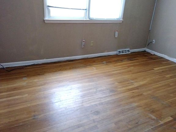 5th image of 32 White Clay Cres