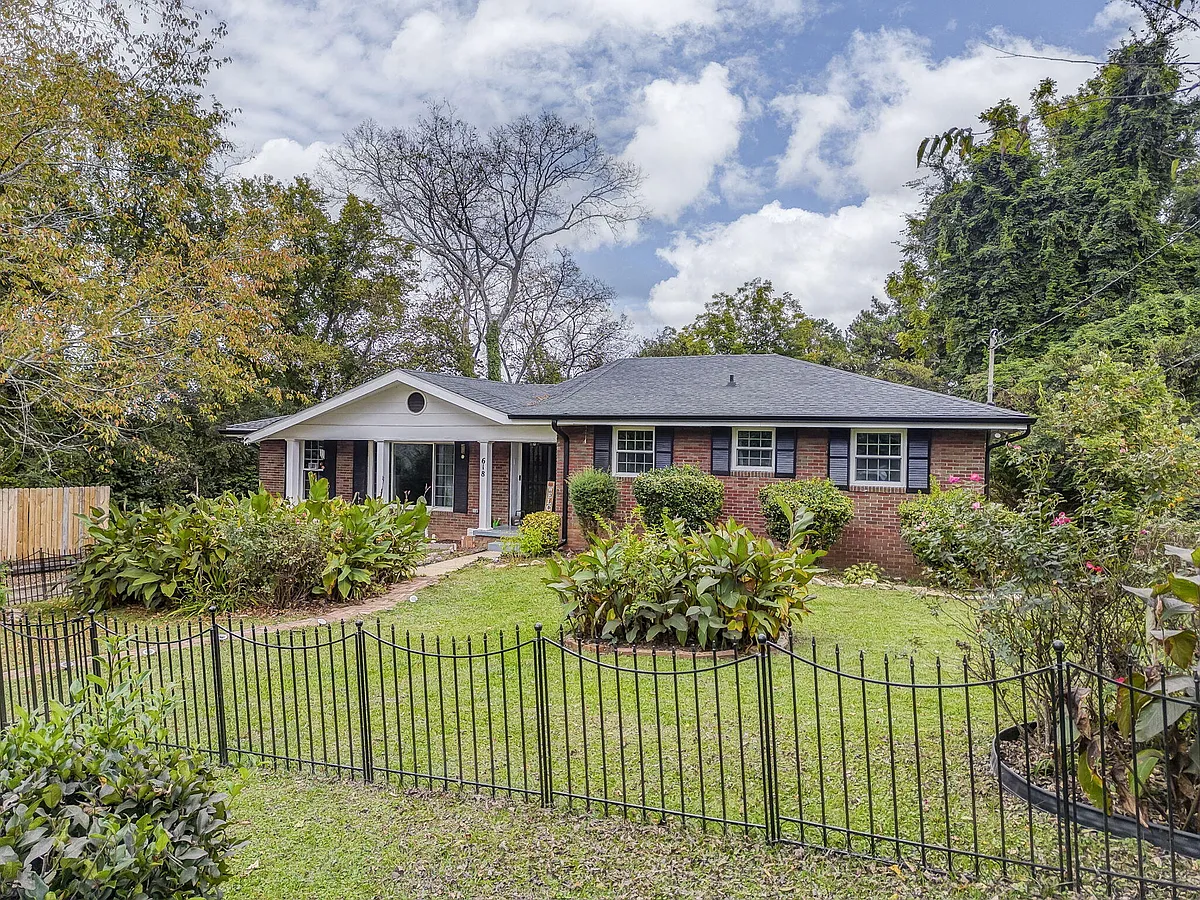 Building Photo - 618 Mooremont Ter