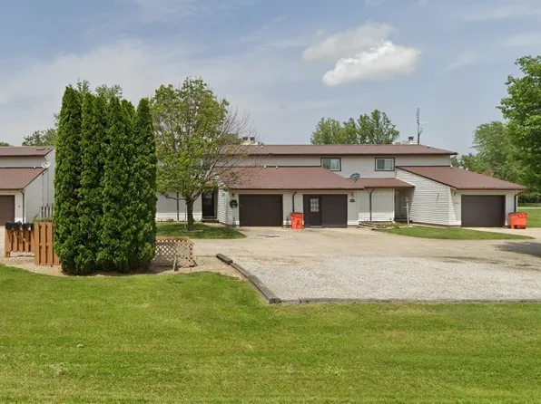 1414 S Shores Rd, Sullivan, IL 61951