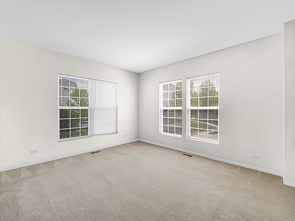 5th image of 82 Arcadia Ln