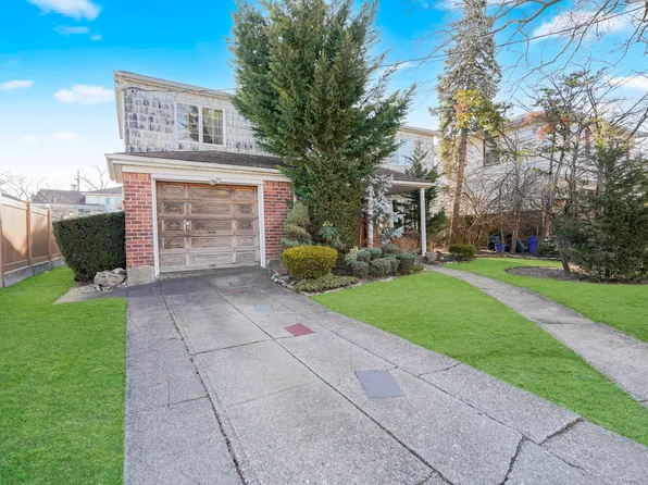 333 Mayfair Drive North image 2 of 34