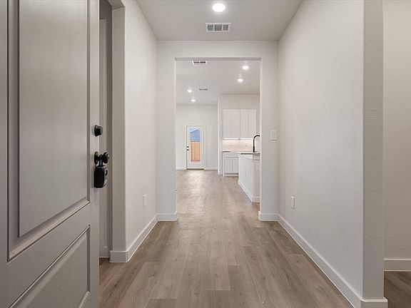 2nd image of 2408 Aberdeen Ave