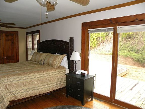 5th image of 393 Longview Dr