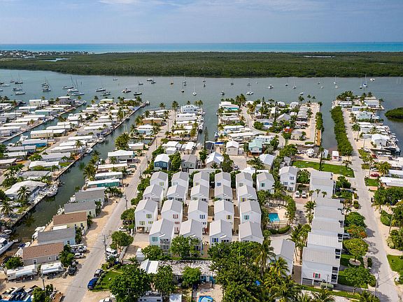 4th image of 320 24th St