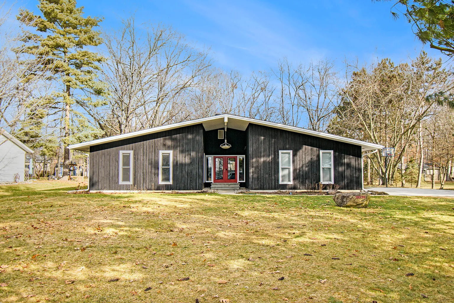 26130 Helen Rd photo 1