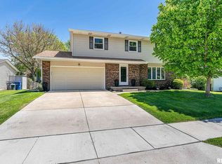 2865 Willow Dr, Bettendorf, IA 52722