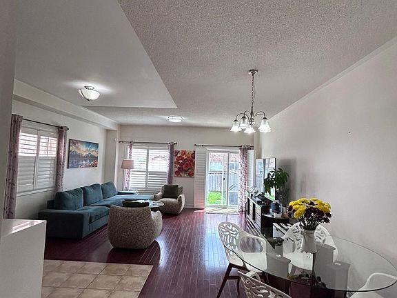 3rd image of 385 Comiskey Cres
