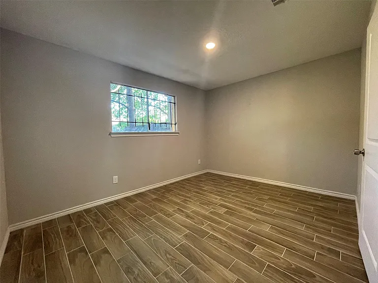 7886 Locksley Rd — Photo 4