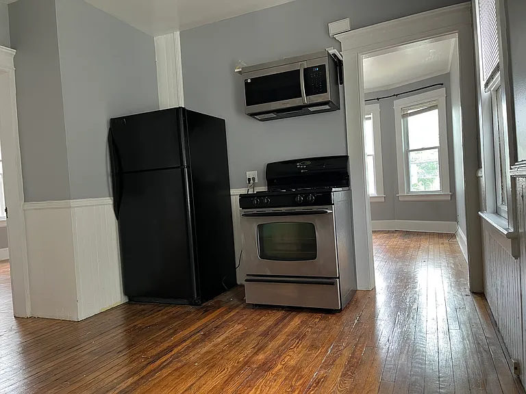 767 Brewster St — Photo 12