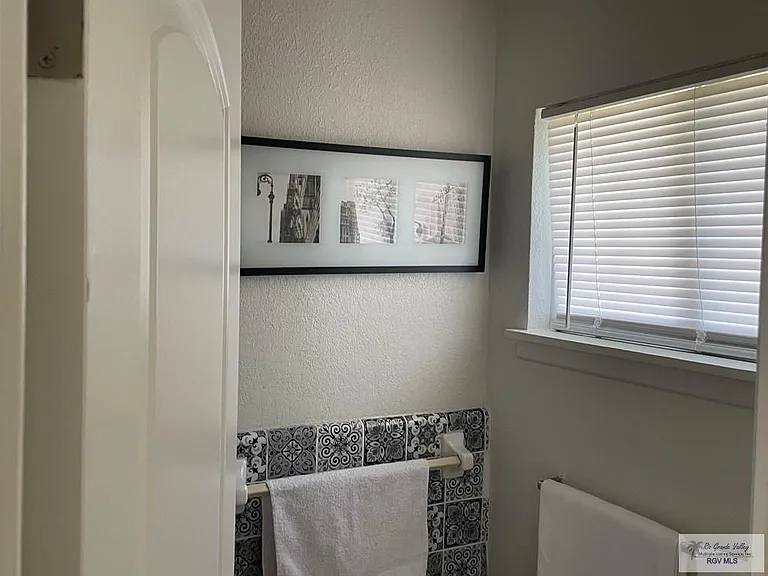 1617 E Los Ebanos Blvd — Photo 28