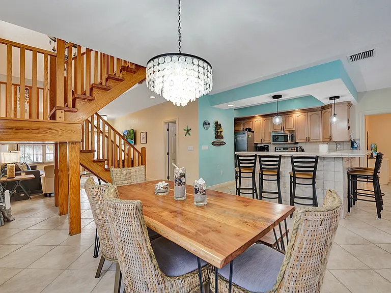 220 Pine Ave — Photo 15