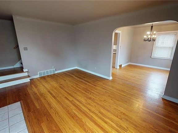 5th image of 61 Renwick Dr
