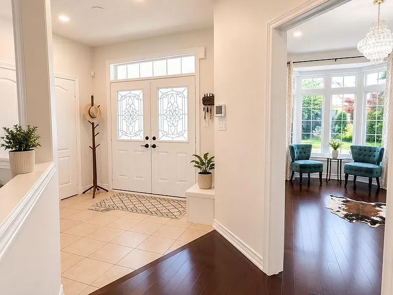 250 Admiral Dr — Photo 2