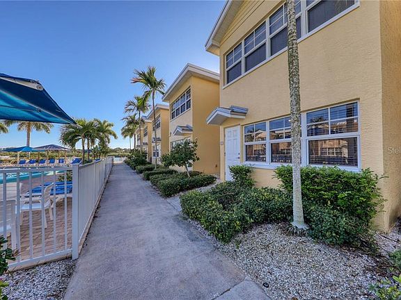 3rd image of 19417 Gulf Blvd APT A105