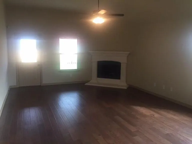 204 Frio St — Photo 5
