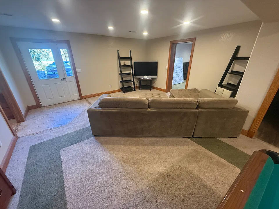 1748 W County Road 6