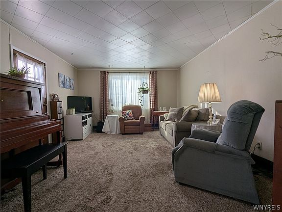 2nd image of 721 Gabbey Rd