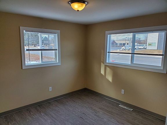 5th image of 2040 Central Ave