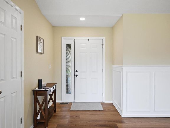 4th image of 105 E Osage Street #E