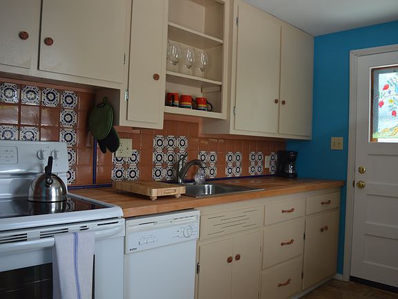 Kitchen (2016)