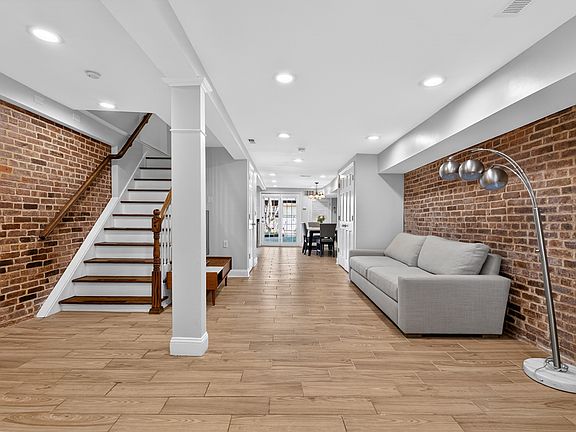 4th image of 138 Sussex St #1